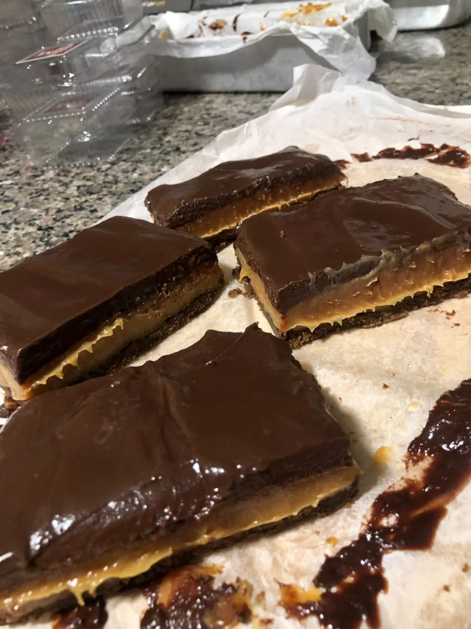 Porções da torta recém-cortadas